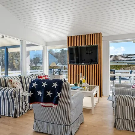 Jaike - From The Sea By Interhome Tatil Evi Hadsund